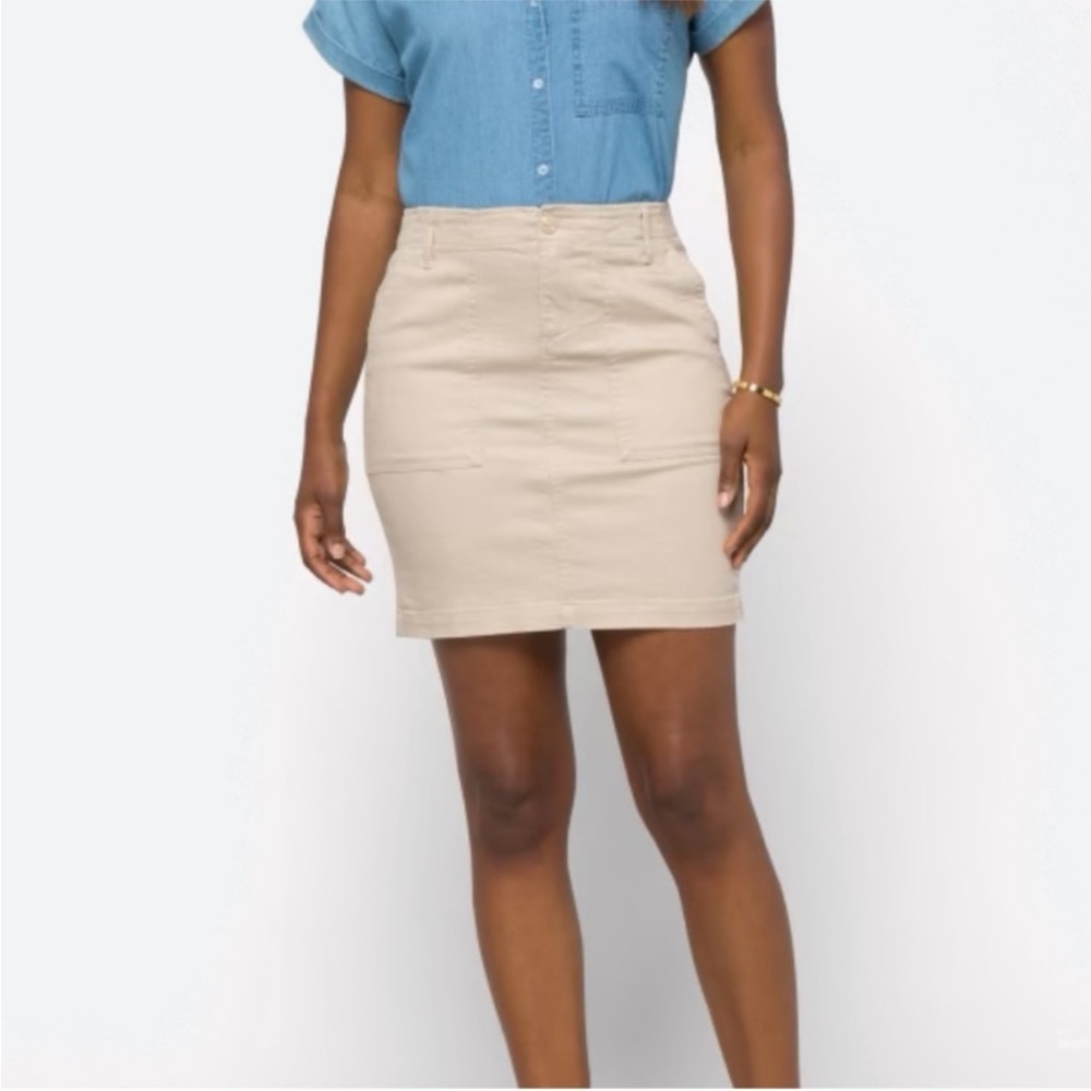 Liverpool Maggie Skirt. Chalk color. Size 8 (29).
